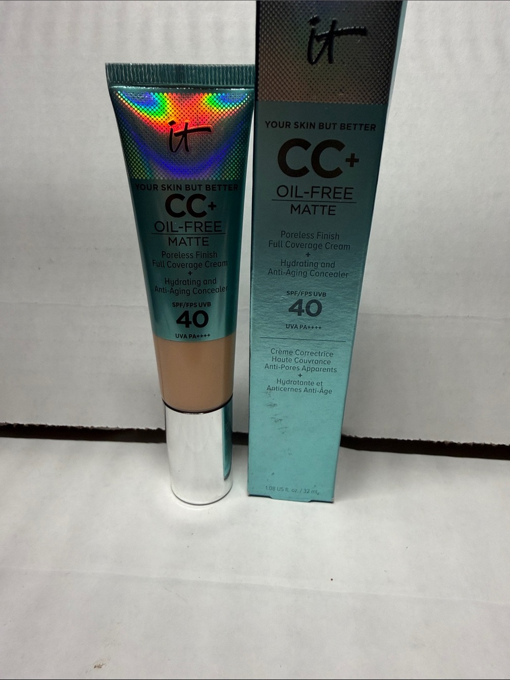 IT Cosmetics CC+ Oil-Free Matte SPF 40 Foundation